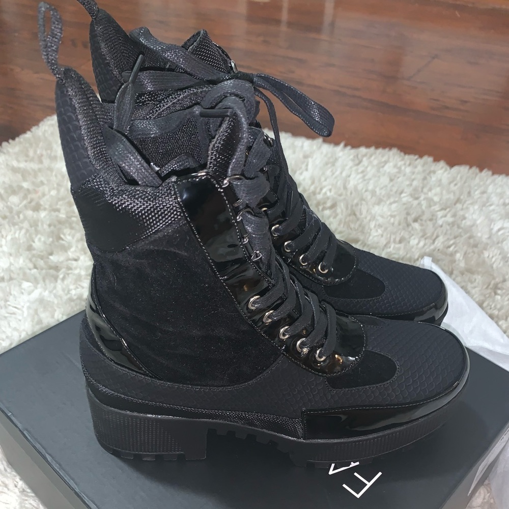 Boots - Picture 3 of 7